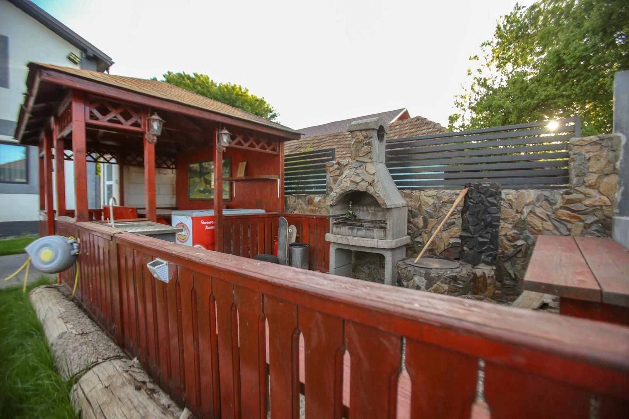 Отель Casa Kevin Нэводари Экстерьер фото