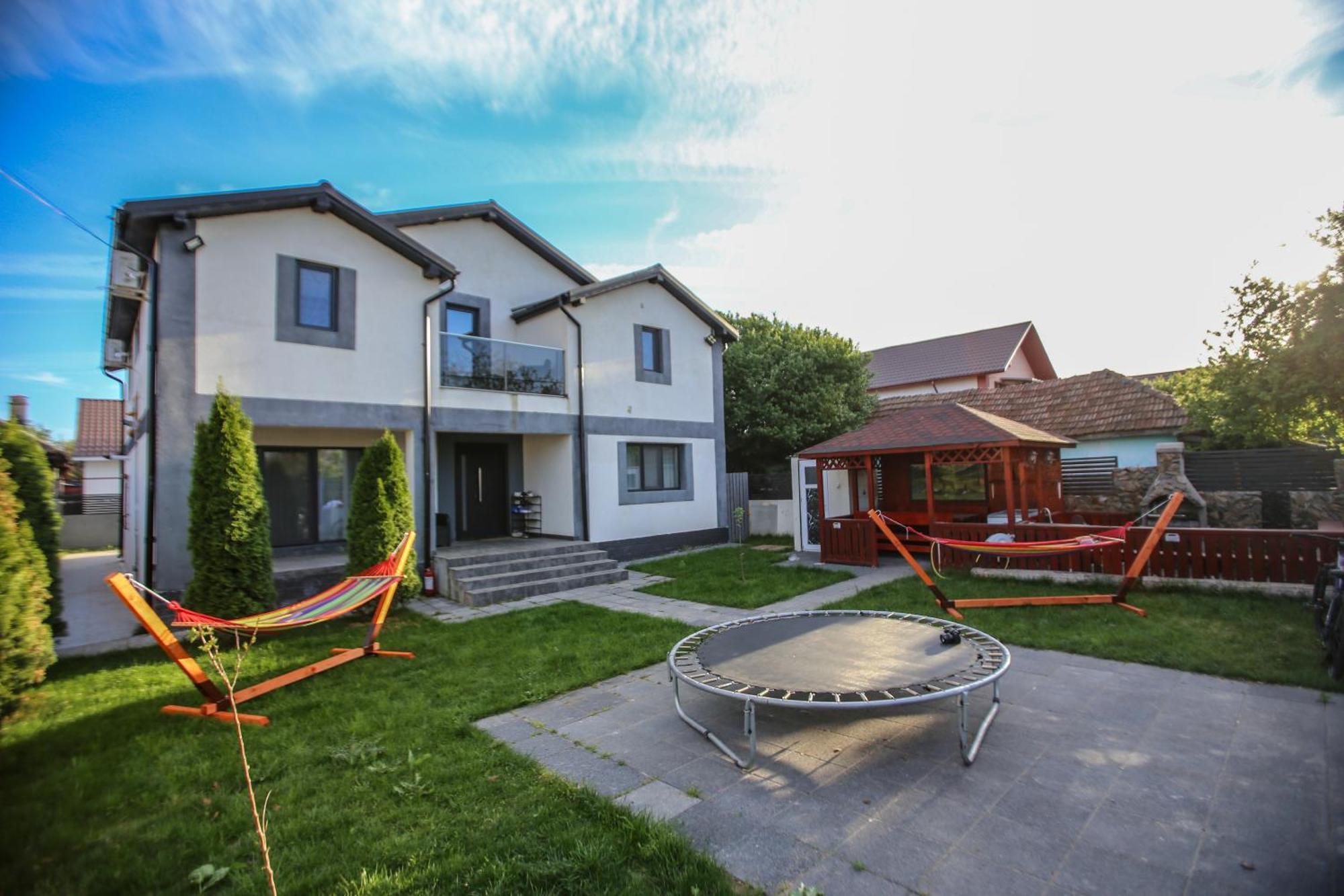 Отель Casa Kevin Нэводари Экстерьер фото